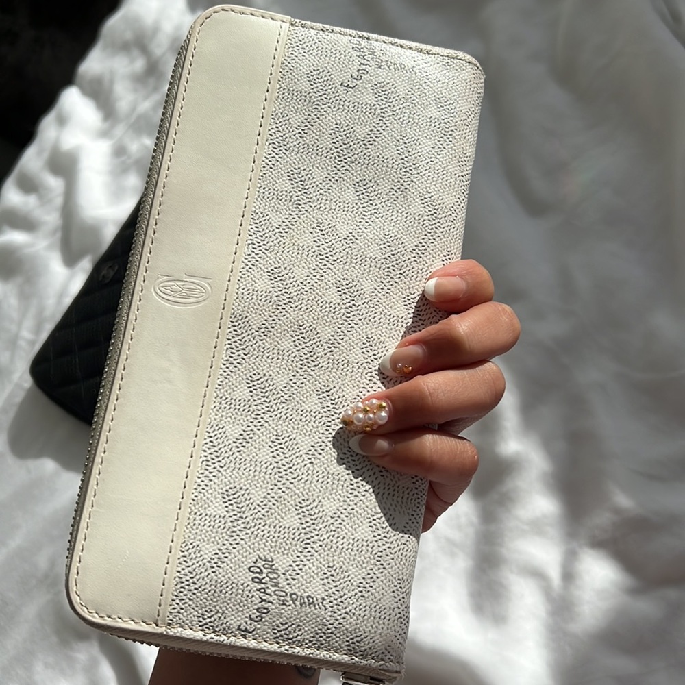 White Goyard Wallet - Picture 2 of 6